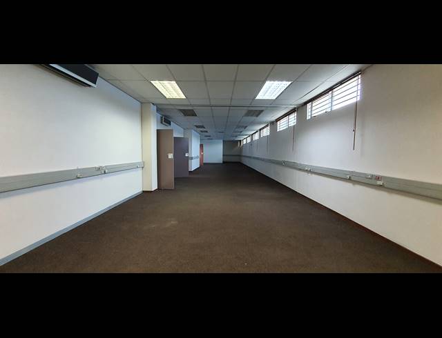 4,616M² WAREHOUSE TO LET IN CLAYVILLE